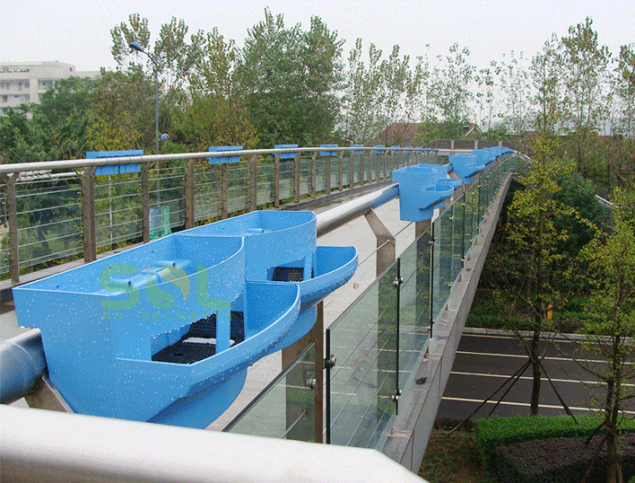 Installation process of pedestrian bridge greening