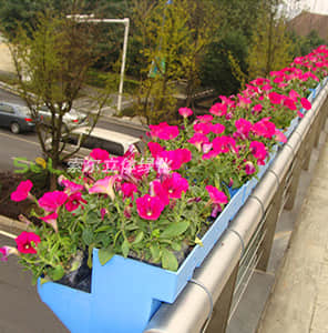 Pedestrian overpass Greening - single side hanging